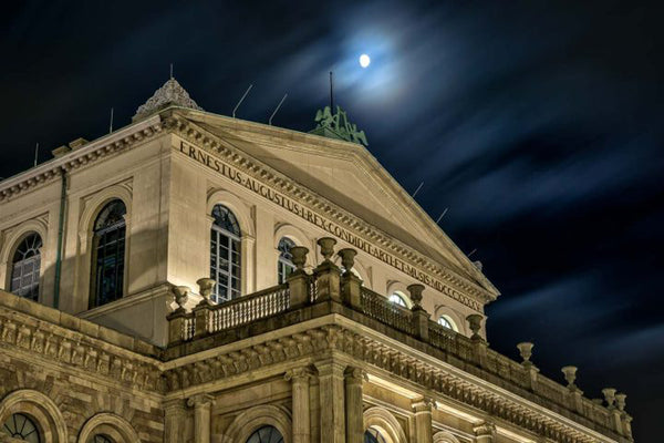Hannover Opernhaus bei Mondlicht